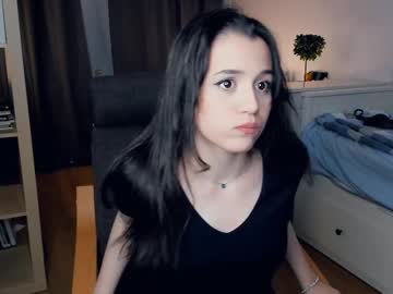 girl
        keti_bunny cam image #219871