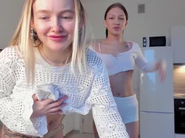 couple
        charming_daisy cam image #50954