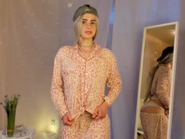 girl
        peggy_blonde cam image #179247