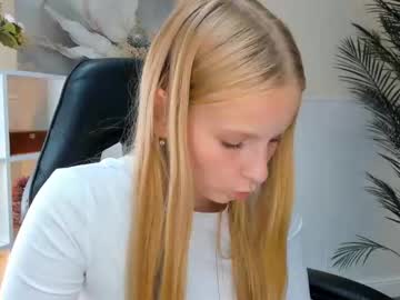 girl
        maidabarfield cam image #191444