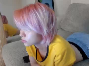 girl
        karinalin18 cam image #58075