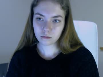 girl
        zoey_deuttch cam image #58733