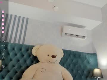 girl
        amandabev cam image #180040