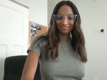 girl
        therealgiana cam image #232511