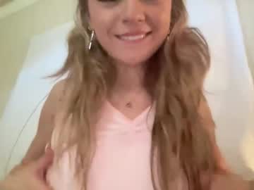 girl
        livshines cam image #239778