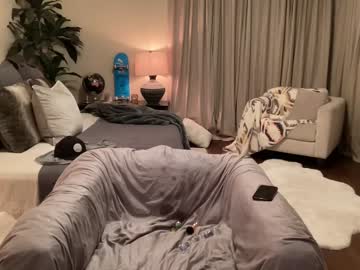couple
        deviantempire cam image #106602