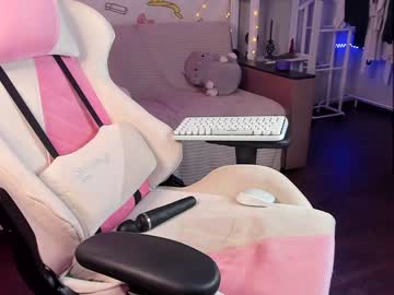 girl
        yumi_uwu cam image #14096