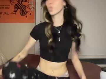 girl
        kimandcleo cam image #221380