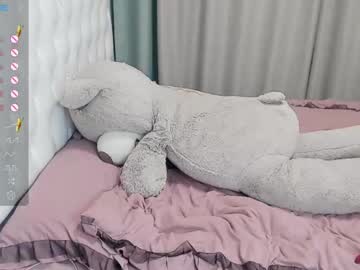 girl
        arylia_3 cam image #173636