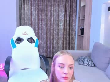 girl
        lolliis cam image #107024