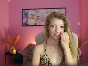 girl
        missicute18 cam image #255777