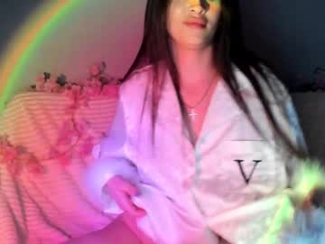 girl
        _eva_01 cam image #234065