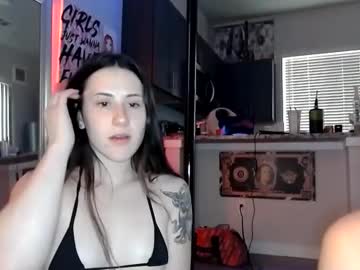 girl
        mayhem4ever cam image #190428