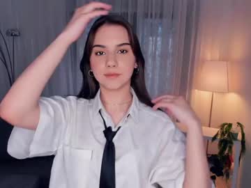 girl
        moiracutsforth cam image #156800