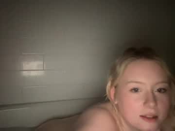 girl
        spadesx86 cam image #241711