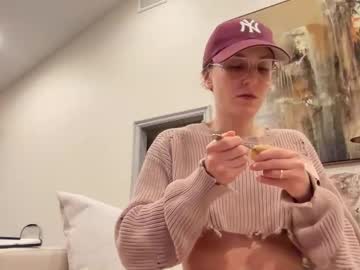 girl
        petitfreak69 cam image #208154