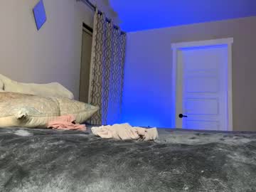 girl
        kyliemiley cam image #194399