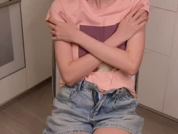 girl
        lilianfootman cam image #220812
