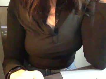 girl
        lillyandhertoyy cam image #145172