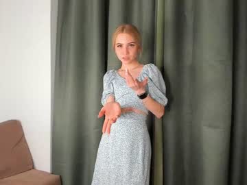 girl
        edwinacornett cam image #164201