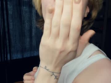 girl
        kristi_moss cam image #125893