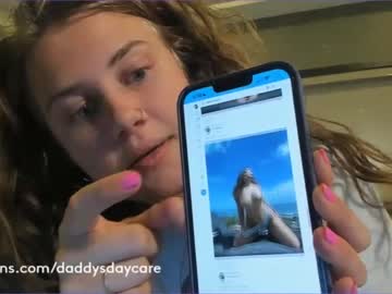 girl
        daddy_daycare_ cam image #47868