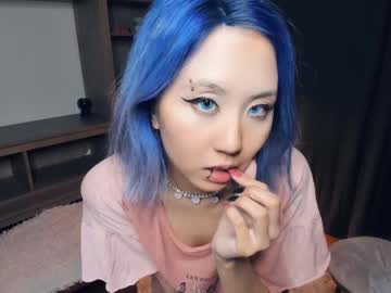 girl
        miilkywaaay cam image #103468