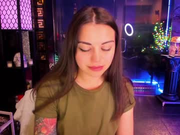 girl
        alma_pearl cam image #31468