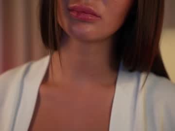 girl
        ember_robbins cam image #197684