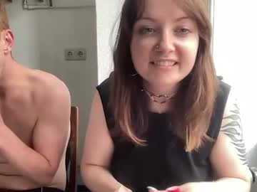 couple
        weirdocouple cam image #171279