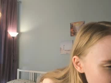 girl
        peggybanwell cam image #175338