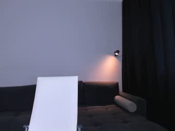 girl
        meowlina cam image #30950