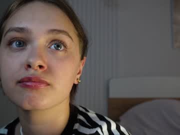 girl
        evi_woow cam image #165828