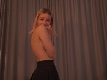 girl
        wanda_woman cam image #205647