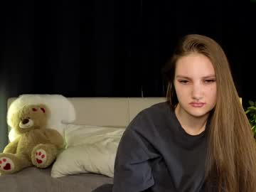girl
        enchanting_ella cam image #230047
