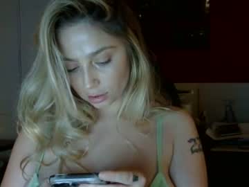 girl
        dnice71 cam image #87370