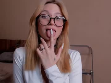 girl
        new_aliceworld cam image #144571