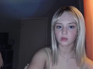 girl
        rubylanee cam image #149902