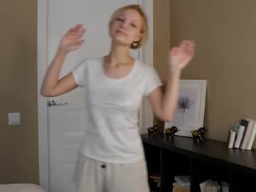 girl
        sheenagambell cam image #262598