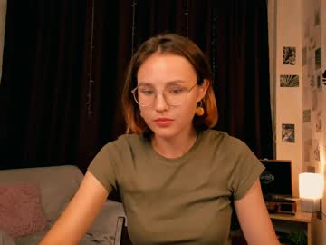 girl
        radiant_starline cam image #200609