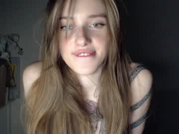 girl
        esther_estrie cam image #134972