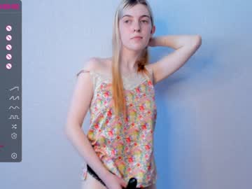 girl
        hwella cam image #78714
