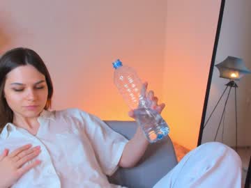 girl
        aviannajjustice cam image #89634