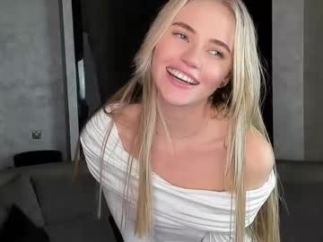 girl
        hermesgirl cam image #222761