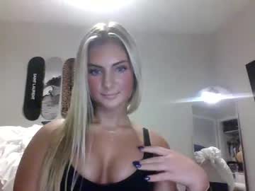 girl
        lovelyaveryy cam image #208834