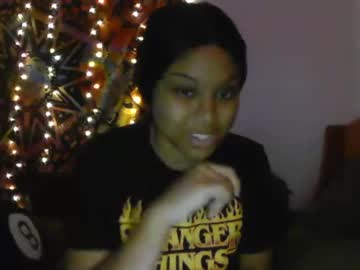 girl
        clichshay cam image #139212