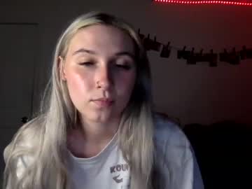girl
        petiteblondie13 cam image #168196