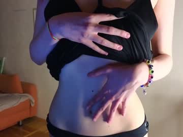 girl
        lucyjasmine cam image #132128