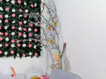 girl
        baby_candy18_ cam image #66933