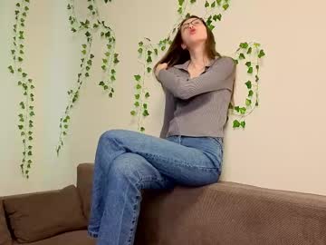girl
        lorettaeells cam image #262157